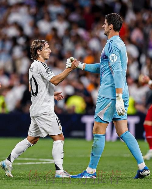 马卡:卢宁仍未与皇马续约 不排除球员离队的可能 马卡:卢宁仍未与皇马续约 不排除球员离队的可能